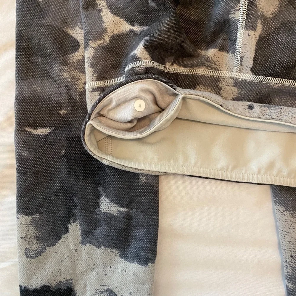 Lululemon Wunder Under‎ Leggings Grey/Black Ink Blot Size 4